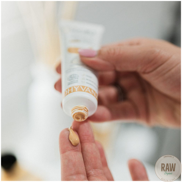 DHYVANA CC Sävytetty aurinkovoide kasvoille SPF 30 Amber Honey, 50ml – kuva 6
