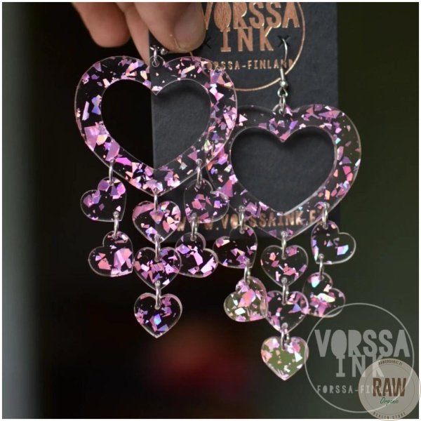 VORSSA_INK_Rakkaus_korvakorut