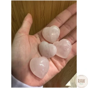Ruusukvartsi_sydan__n__3cm