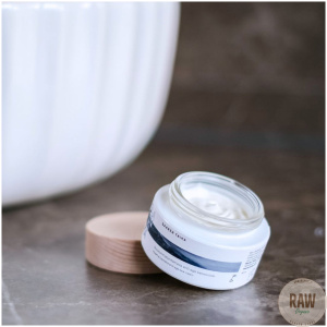 Saaren Taika Ruusunmarja Kamelia anti-age kasvovoide 50ml